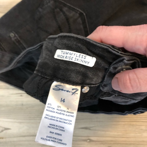 Seven 7 Faded Black Tummyless Jeans Lightly Distressed Highrise Skinny Size 14 - Picture 4 of 5